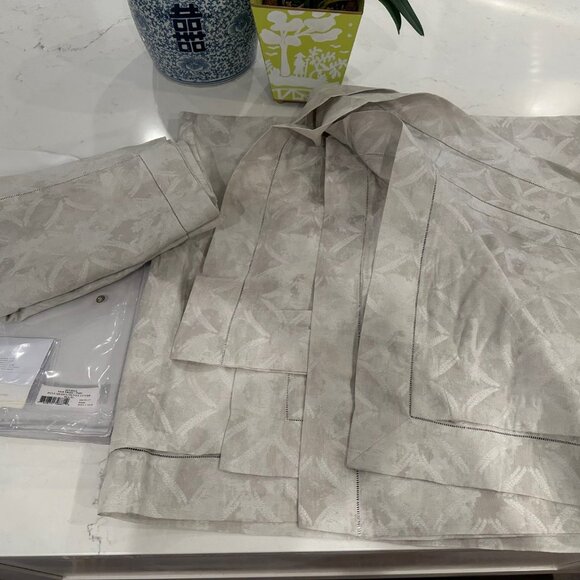 SFERRA - Queen Duvet Cover and two Standard Pillow Shams